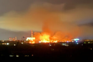 Civitavecchia – Vastissimo incendio a ridosso della centrale Enel (VIDEO)