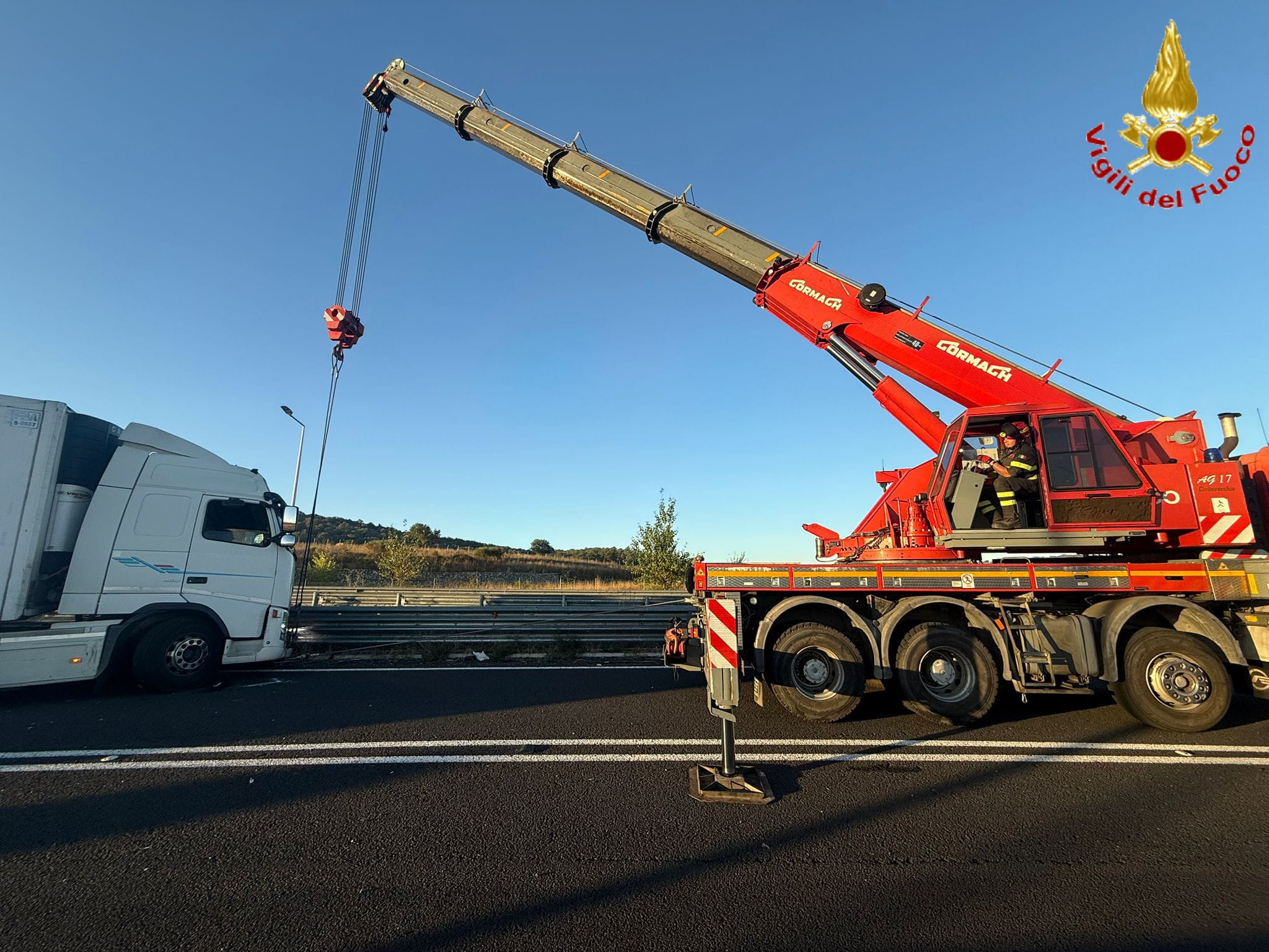 Monte Romano – Camion di traverso sulla Superstrada, traffico in tilt in direzione Tarquinia