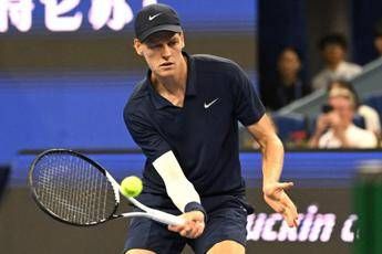 Tennis – Sinner ai quarti in Cina, ora attesi Musetti e Cobolli. Tassa Ruud, Berrettini lascia Tokyo