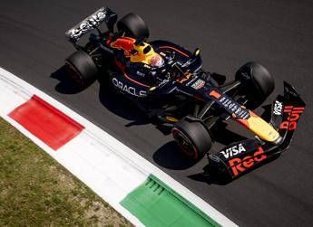 F1, pazza Baku: Piastri ancora a muro, Verstappen vince e riapre il Mondiale. Ferrari lontanissime