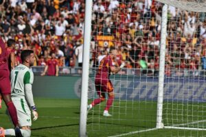 Dovbyk e Soulè piegano un buon Verona, sorride la Roma