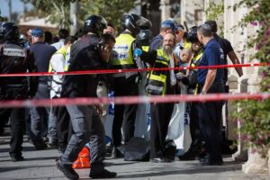 Attentato a Gerusalemme, 4 morti e almeno 15 feriti. Uccisi 2 terroristi