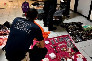 Roma – Nuovo blitz contro l’abusivismo: sequestrati oltre 3500 articoli e un arresto