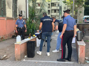 Roma, trovate 10 molotov in secchio per rifiuti al Quarticciolo