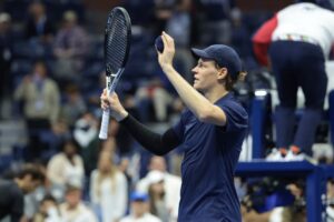 Debutto agevole per Sinner a Pechino, steso in 2 set Cilic