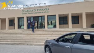 Rieti – Fermato sulla Salaria con 20mila euro di vestiti e accessori contraffatti, denunciato