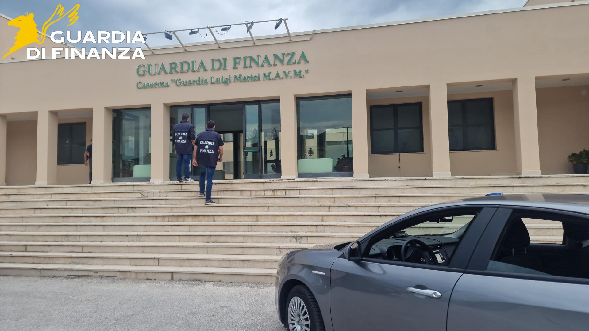 Rieti – Fermato sulla Salaria con 20mila euro di vestiti e accessori contraffatti, denunciato