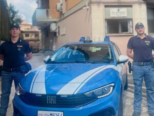 Roma – Gli agenti eroi Flavio e Matteo salvano neonato dal soffocamento, scortato con la sirena fino al pronto soccorso