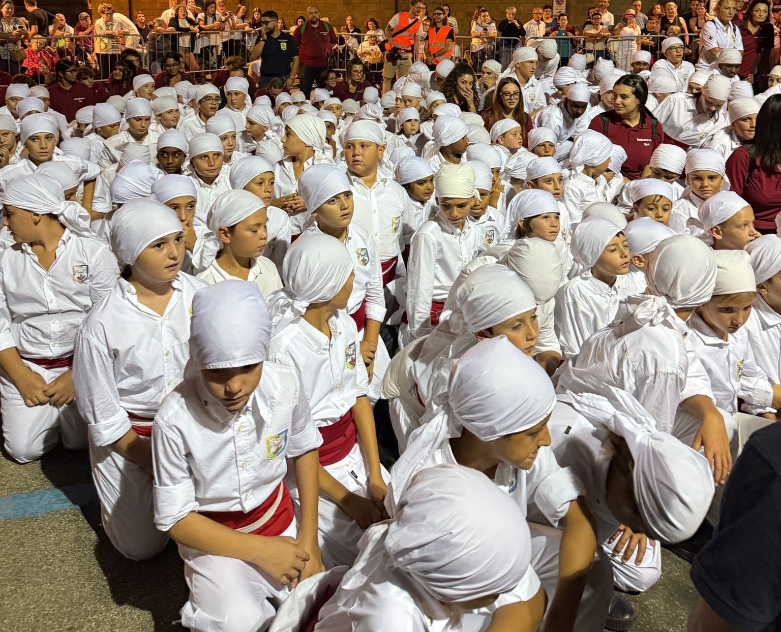 Viterbo – Giuli a Viterbo per la Minimacchina: applausi e commozione nel centro storico