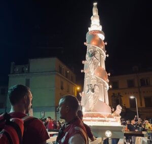 Le minimacchine di Santa Rosa pronte a sfilare a Viterbo: nuovo percorso, dediche e la gioia dei minifacchini