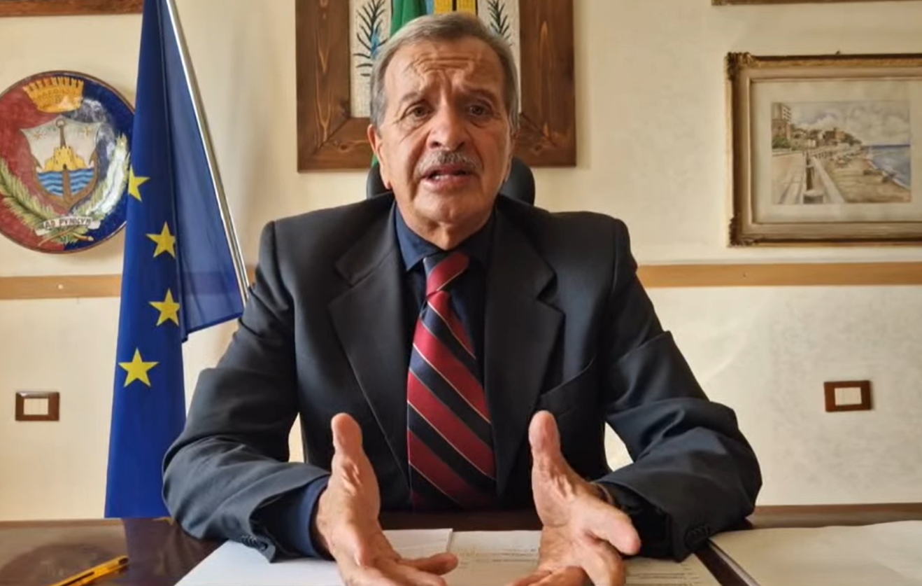 Santa Marinella – L’ex sindaco Pietro Tidei attacca: «Atto di vigliaccheria politica. Presenterò denuncia»