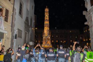 Viterbo – Santa Rosa, giovane viene aggredito con un coltello ma lui disarma il rapinatore