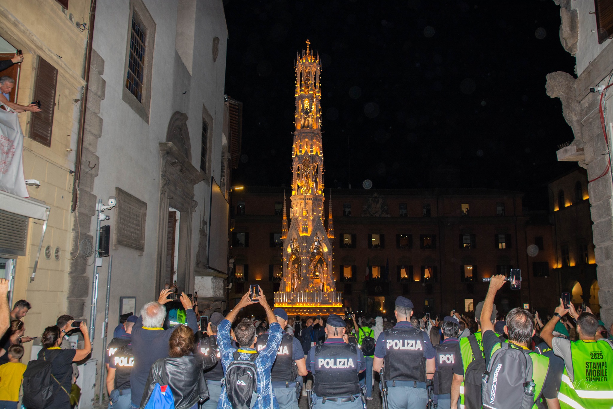 Viterbo – Santa Rosa, giovane viene aggredito con un coltello ma lui disarma il rapinatore