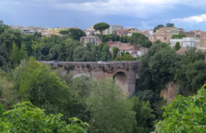 Civita Castellana – Giovane tenta il suicidio sul ponte Clementino, salvato dai passanti