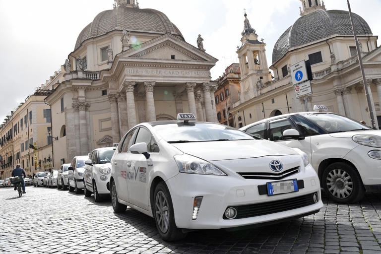 Roma – Controlli a tappeto su taxi e Ncc: elevate 900 sanzioni