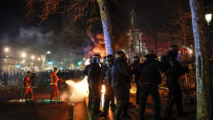 Scontri alla vigilia di Nizza-Roma: arrestati 102 tifosi giallorossi