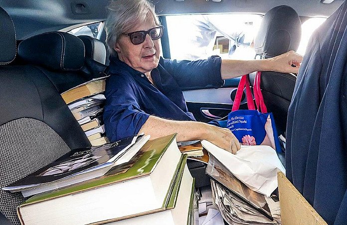 La figlia di Vittorio Sgarbi chiede un amministratore di sostegno: “Non è più in grado di gestire i propri interessi”