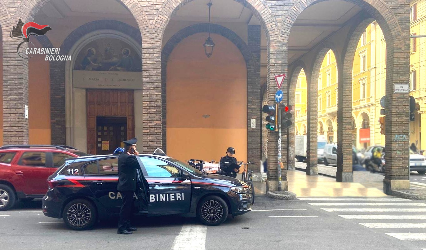Bologna – Nascondevano cocaina negli slip, carabinieri arrestano due stranieri