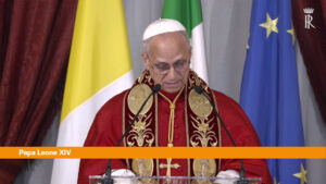 Papa “Gravi sofferenze feriscono umanità, servono risposte urgenti”