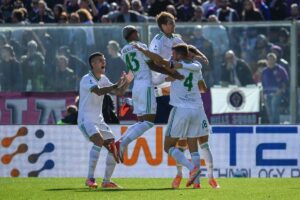 La Roma vince anche a Firenze e resta in vetta