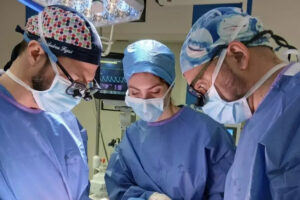 Roma – Eseguito per la prima volta al mondo un trapianto di arteria polmonare in una paziente con un tumore