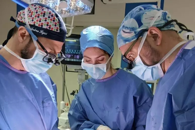 Roma – Eseguito per la prima volta al mondo un trapianto di arteria polmonare in una paziente con un tumore