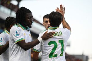 La Roma batte il Sassuolo 1-0 e aggancia il Napoli, Dybala decisivo