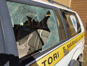 Santa Marinella – Atto vandalico alla Protezione civile, danneggiati tre mezzi di soccorso (FOTO)