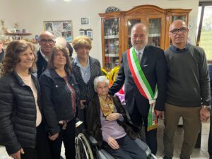 Arce – Nonna Filomena compie 100 anni, gli auguri della communità