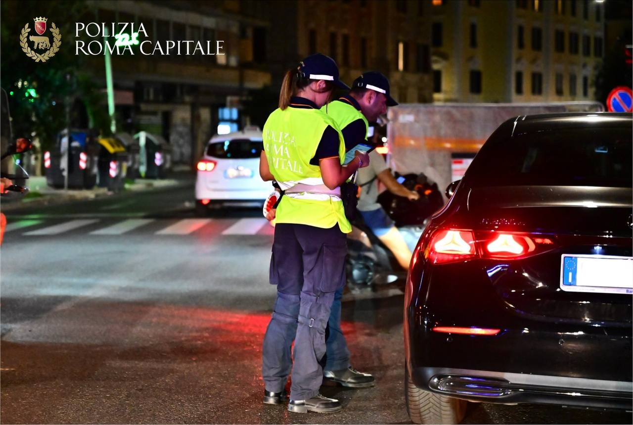 Ostia – Fermato senza patente con coltello e droga, denunciato