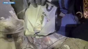 Armi e munizioni in un edificio abbandonato di Librino a Catania