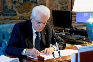 Festa di San Francesco, Mattarella promulga la legge ma chiede correttivi: “Aspetti critici, c’è anche Santa Caterina”