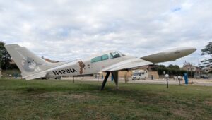 Il comandante Giuseppe Gatto dona a Ronciglione il suo Cessna 310/N con cui è stato Campione Italiano di velocità aerea