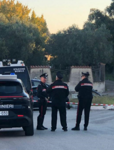 Uomo armato barricato in casa a Ciampino, prosegue da ore la trattativa del negoziatore (VIDEO)