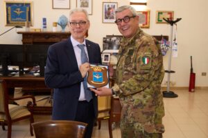 Visita del prefetto Pomponio al Comando Aviazione dell’Esercito: “Eccellenza che rappresenta un orgoglio”