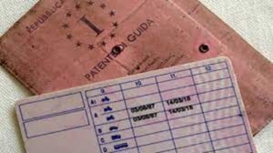 Frosinone – Scoperta alla guida con patente falsa, denunciata