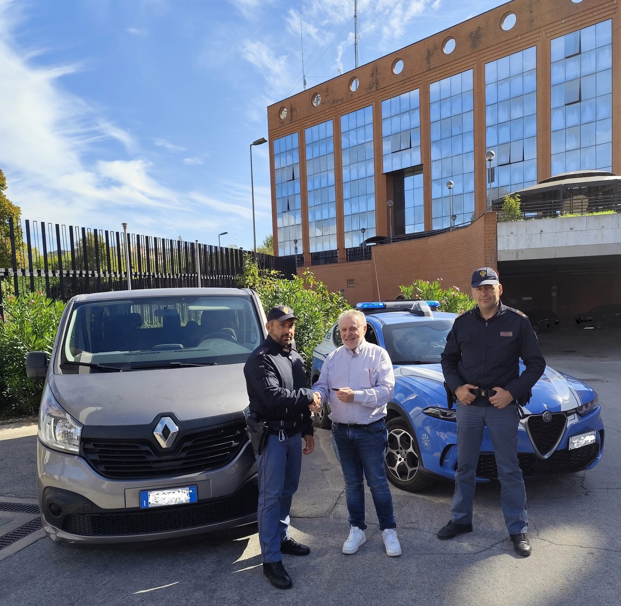 Frosinone: polizia restituisce furgone rubato alla Parrocchia di Argenta, in provincia di Ferrara, due arresti