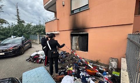 Sermoneta – Rogo doloso in abitazione della ex, intossicato il figlio