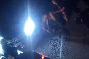 Civitavecchia – Inseguimento da film: la Polizia fa scendere i sospetti con le pistole in pugno (VIDEO)