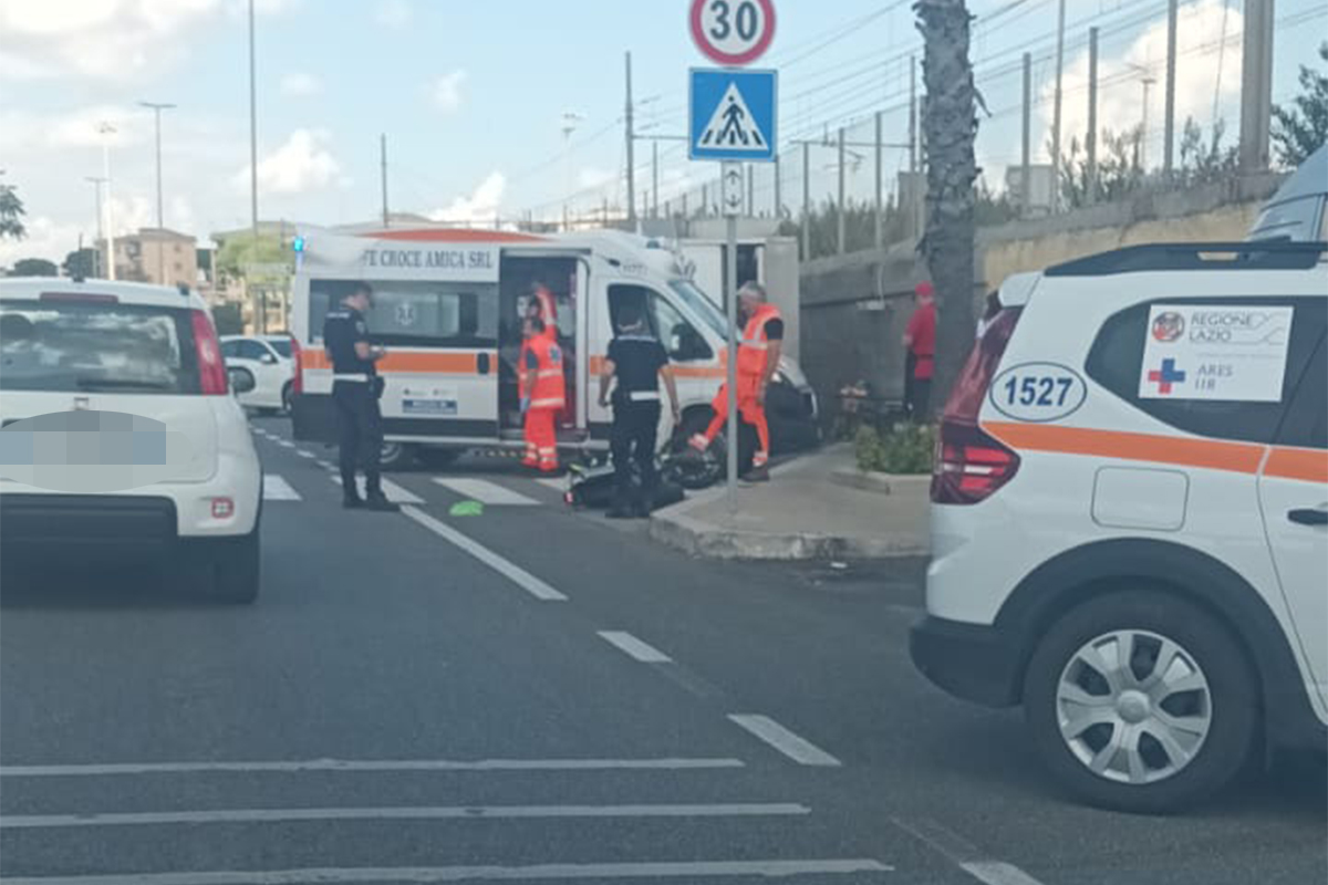 Civitavecchia – Scontro auto-moto sull’Aurelia sud, ambulanza e auto medica sul posto