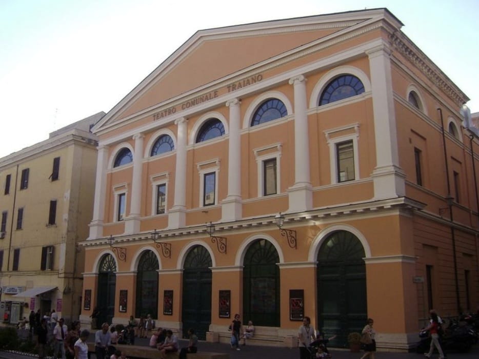 Civitavecchia – Domani sera Traiano tutto arancione per la Giornata della Memoria