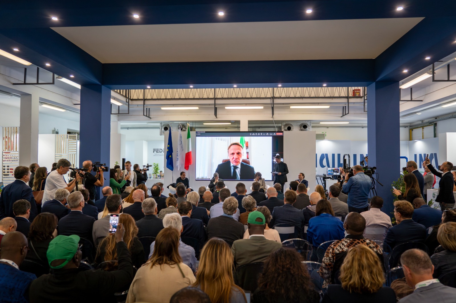 Bari – Francesco Lollobrigida ad Agrilevante: “Le macchine agricole rappresentano una eccellenza italiana”