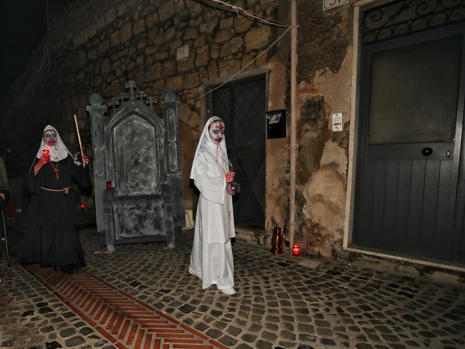 “Le Vie dell’Horror”: a Tarquinia centinaia di figuranti per la festa di Halloween