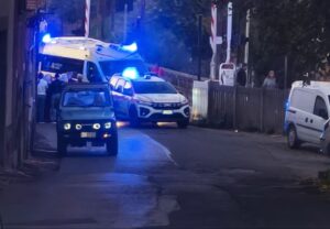 Auto piomba sulla folla in Francia, dieci feriti