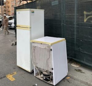 Ancora inciviltà e degrado a Civitavecchia: lavatrici e frigoriferi al centro storico