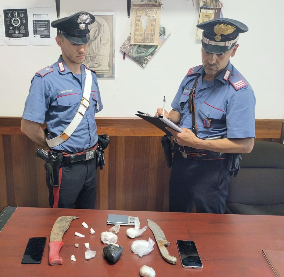 Allumiere – Carabinieri trovano armi e droga nei boschi, scattano indagini e controlli