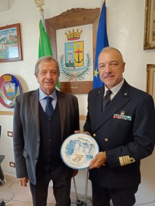 Porto – Il Comandante Nicastro in visita da Tidei a Santa Marinella