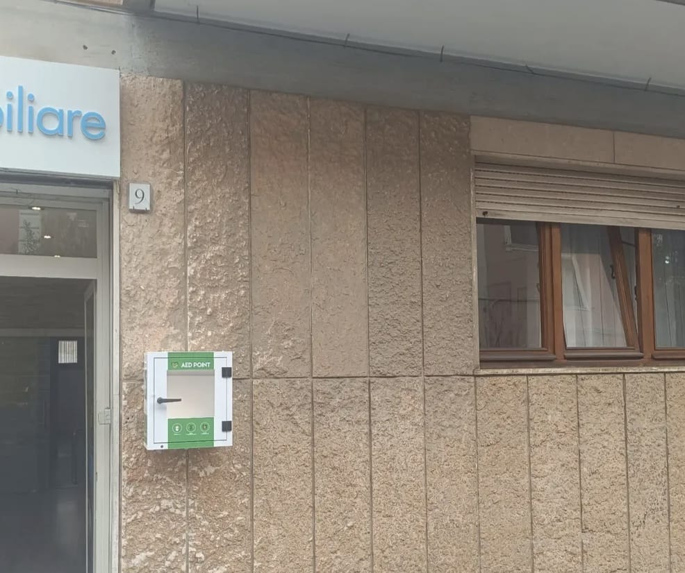 Associazione Gagliardini – Tre nuovi defibrillatori a Civitavecchia, già installata la prima teca termica
