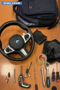 Roma – Furti su auto dal quartiere Eur a Tor Carbone, due arresti