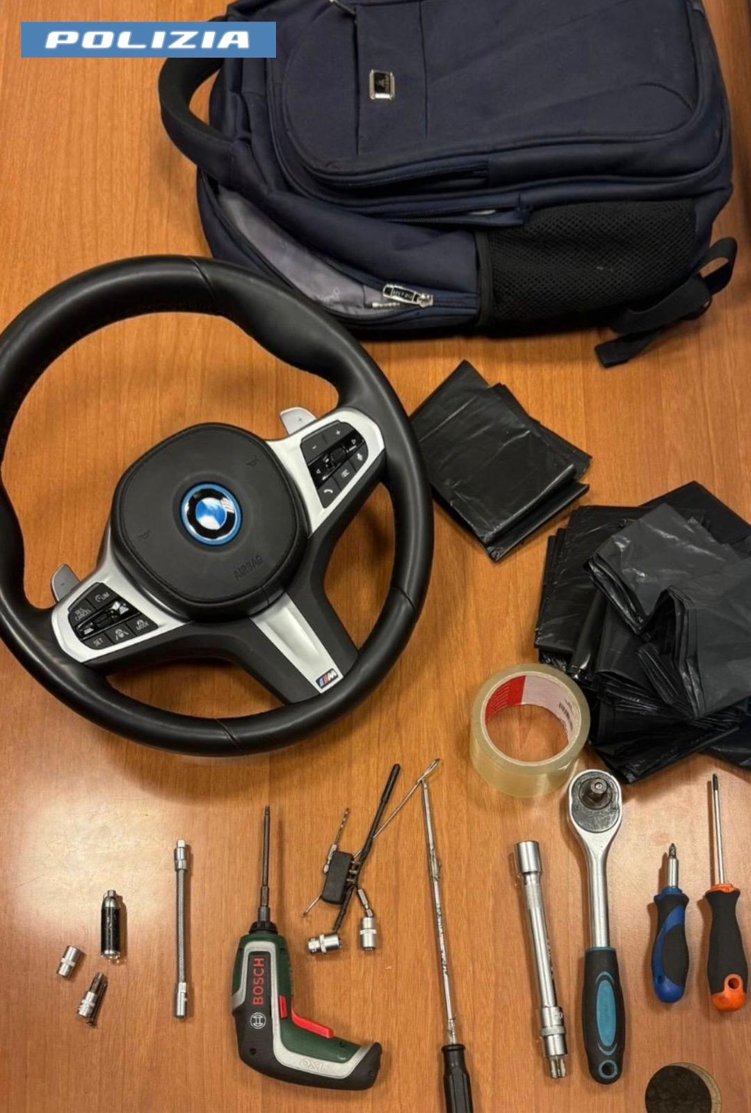 Roma – Furti su auto dal quartiere Eur a Tor Carbone, due arresti